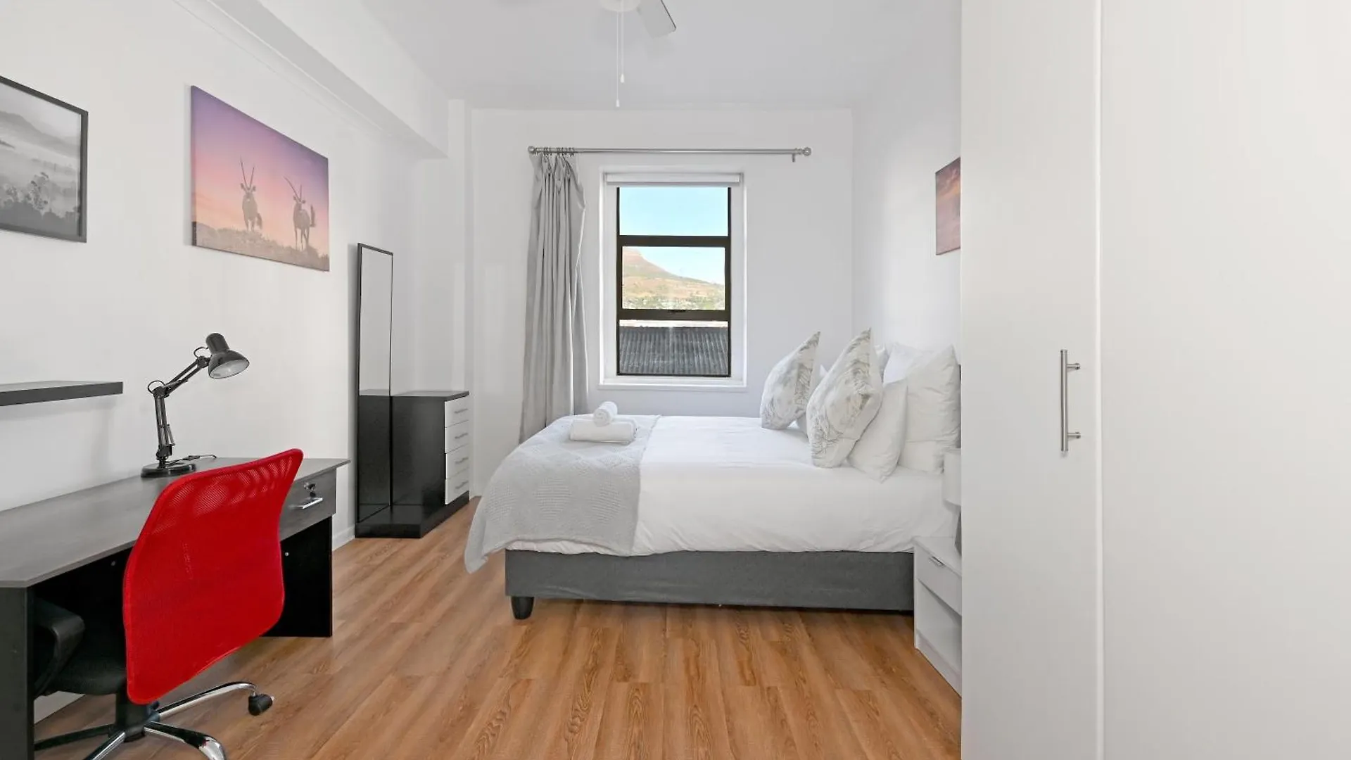 Apartment 503-607 The Piazza On Church Square Cape Town