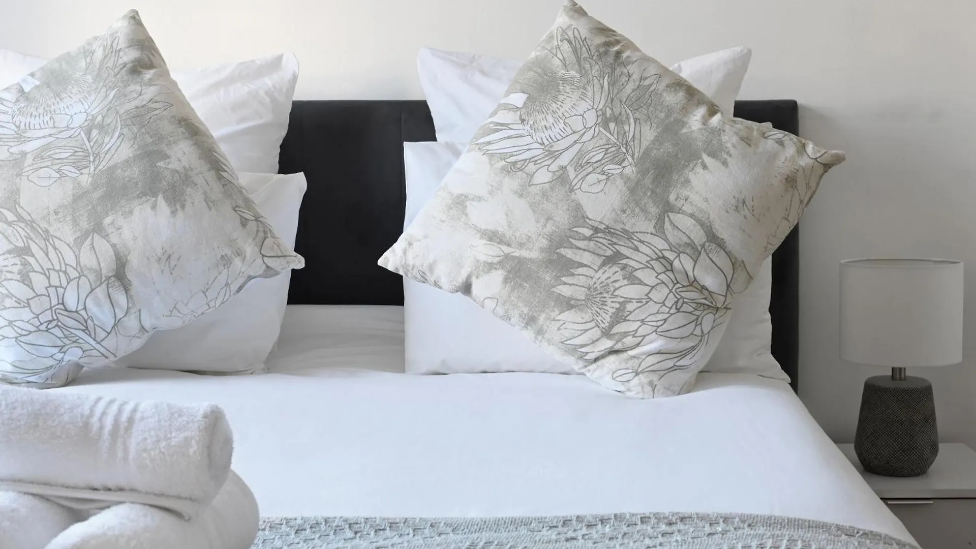 Apartment 503-607 The Piazza On Church Square Cape Town